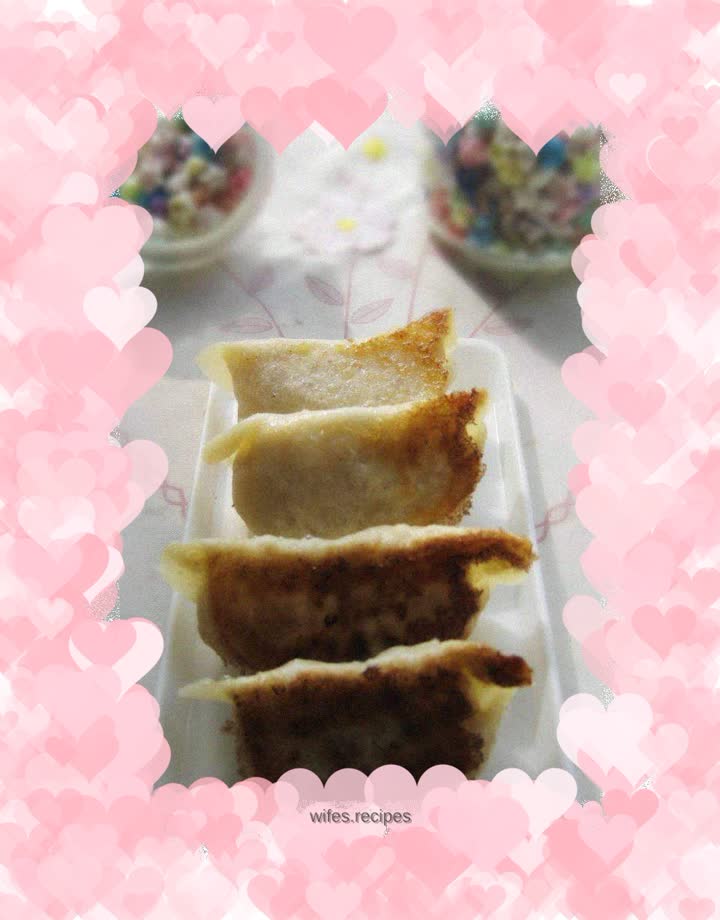 Pan-fried pork and onion dumplings