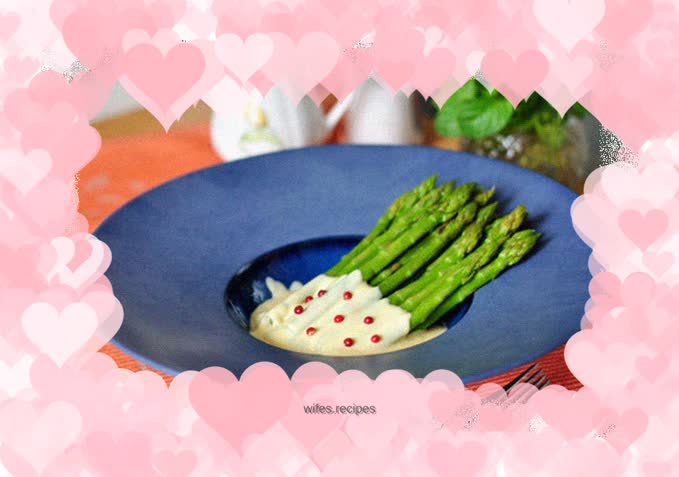 Asparagus with hollandaise sauce