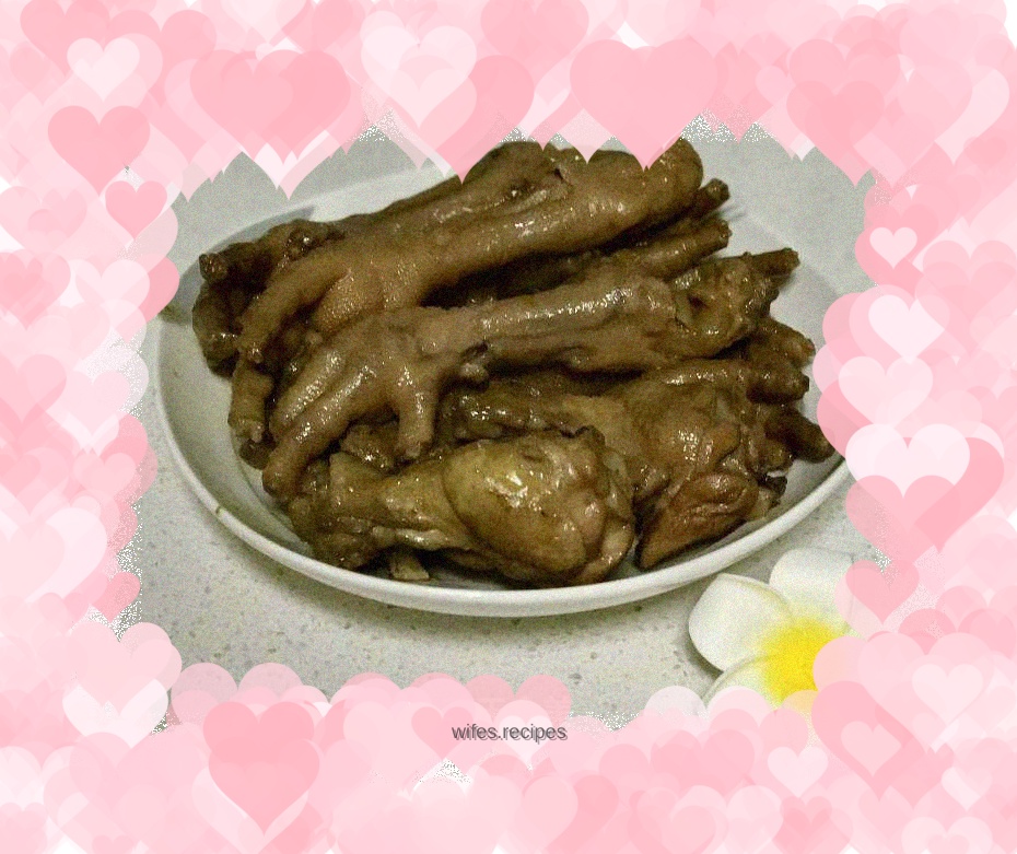 Sauce-flavored chicken feet