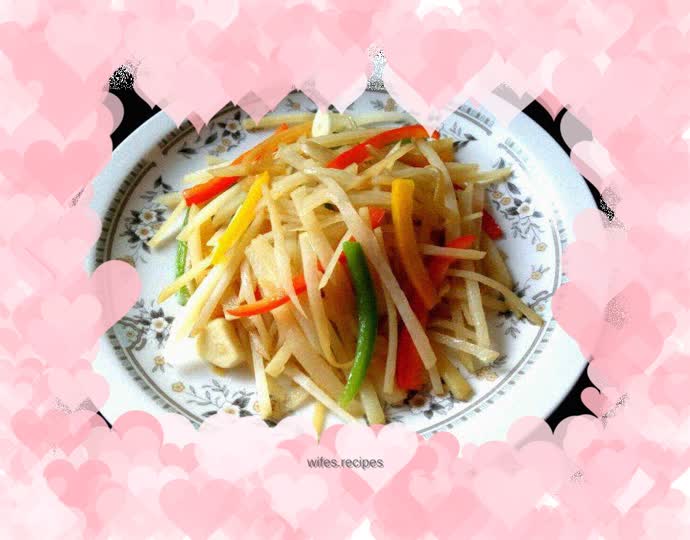 Stir-fried shredded potatoes with colored peppers