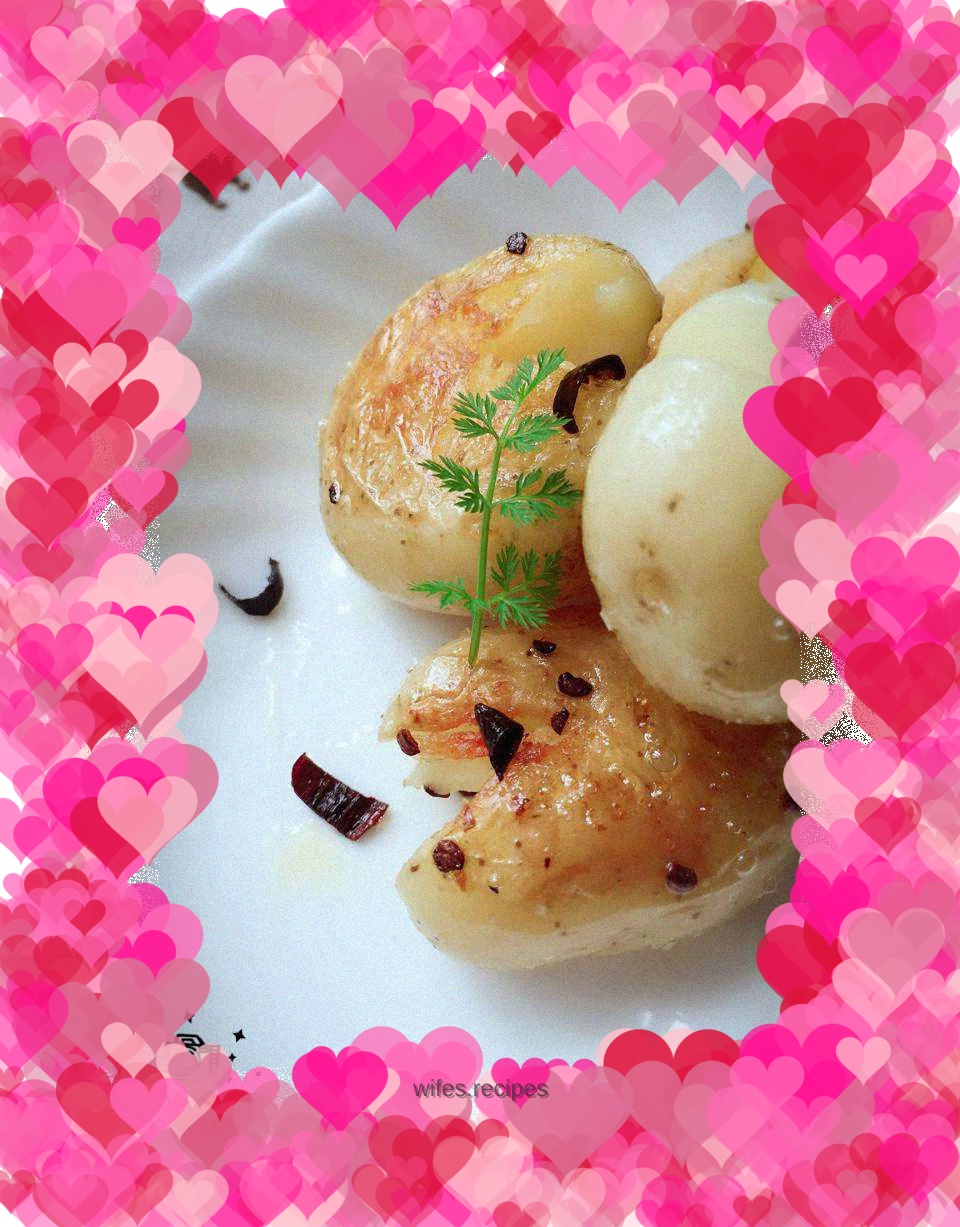 Salt and pepper baby potatoes