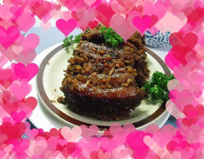 Steamed pork with rice noodles