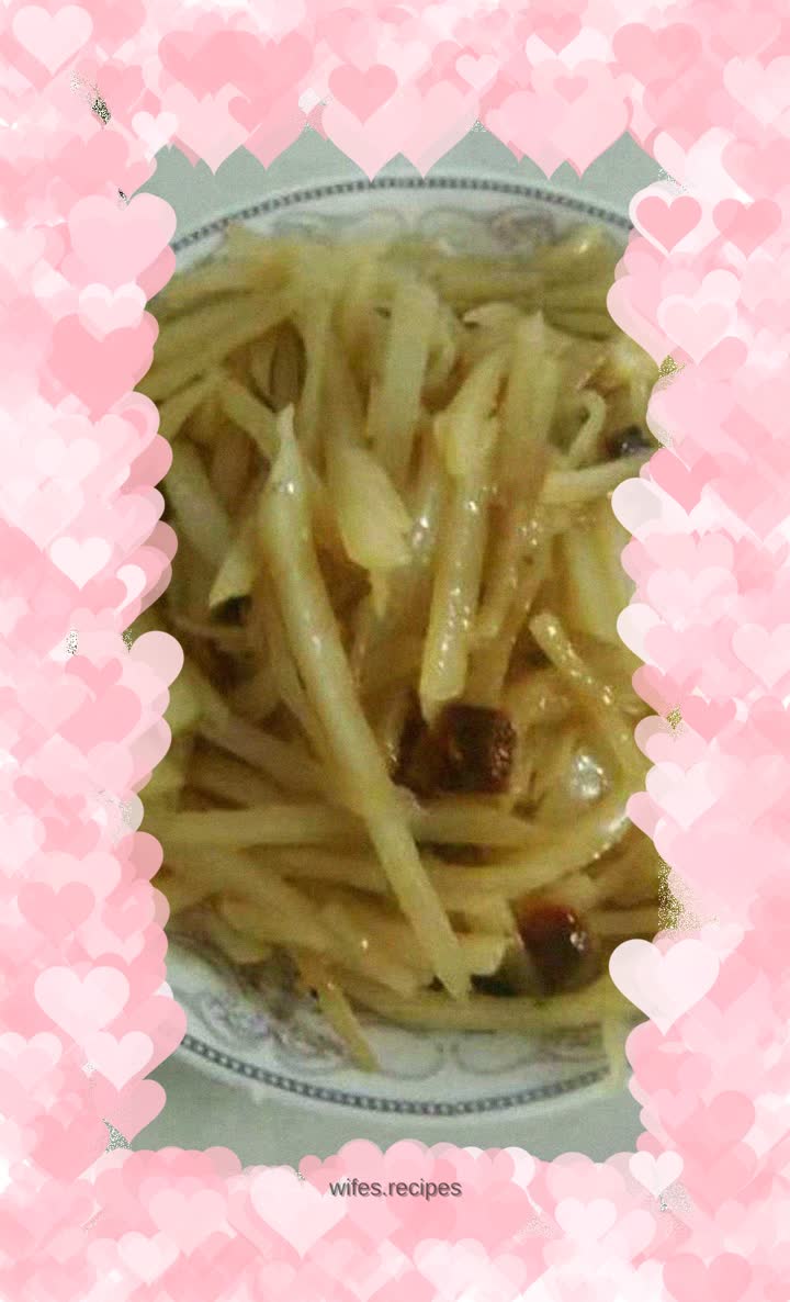 Vegetarian fried shredded potatoes