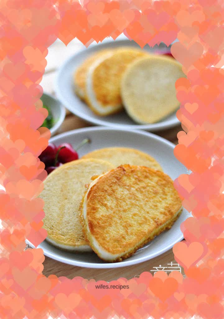 Two flavors of golden steamed bun slices