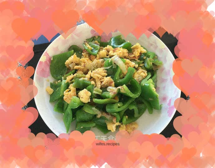 Fried eggs with green pepper