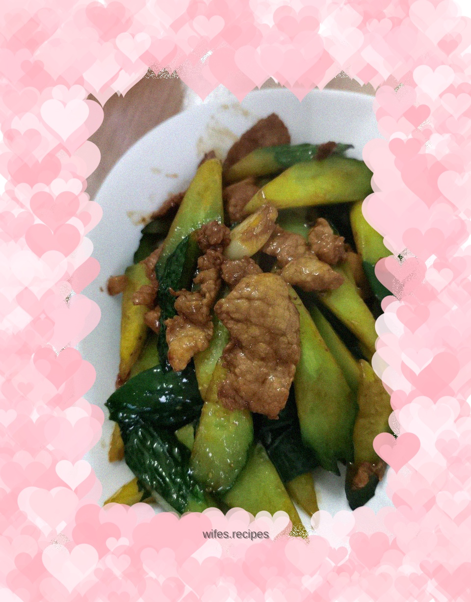 Stir-fried meat with cucumber