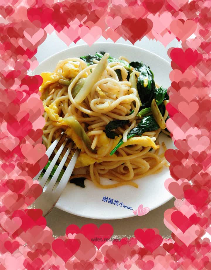 Chinese version of pasta ~ Fried noodles with spinach, egg and mustard greens