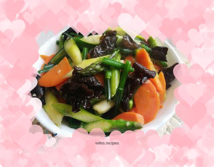 Stir-fried asparagus and fungus
