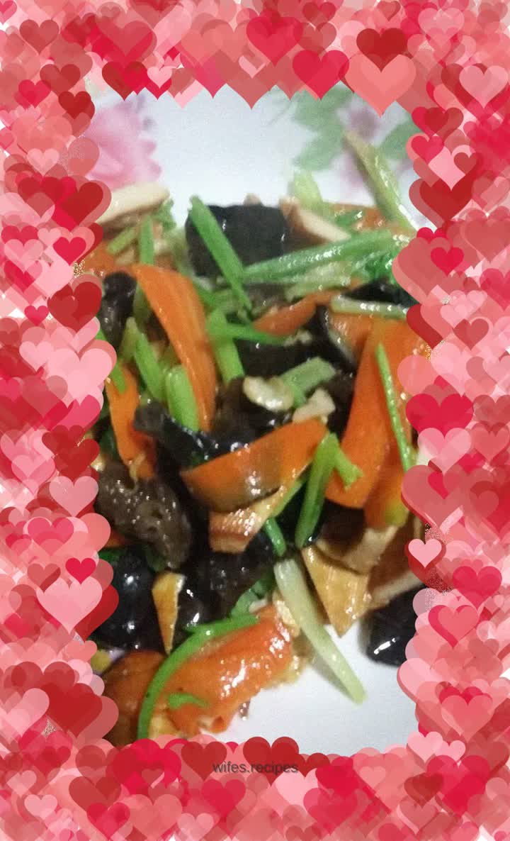 Stir-fried fungus with dried celery and fragrant celery