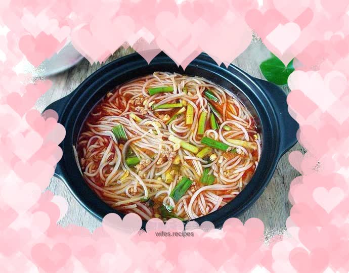 Bone Ginseng Casserole Rice Noodles