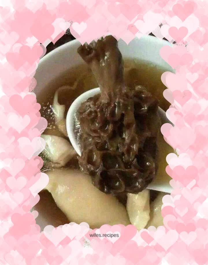 Morel mushrooms and teal stewed fish maw