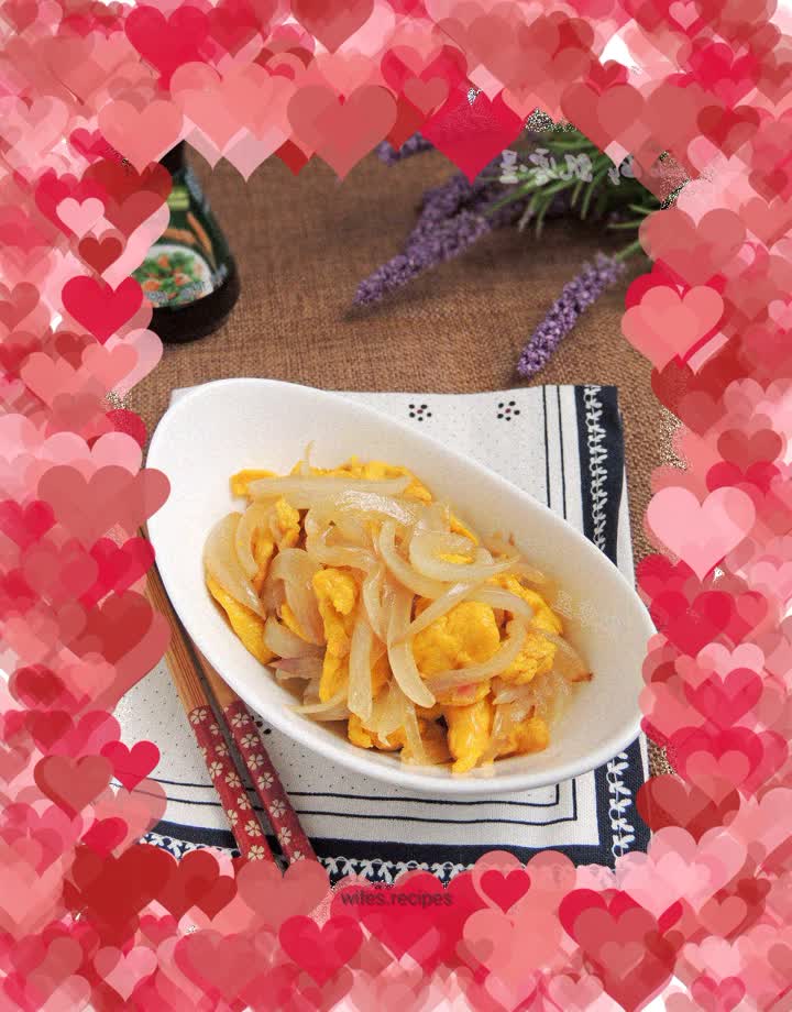 Fried eggs with onions