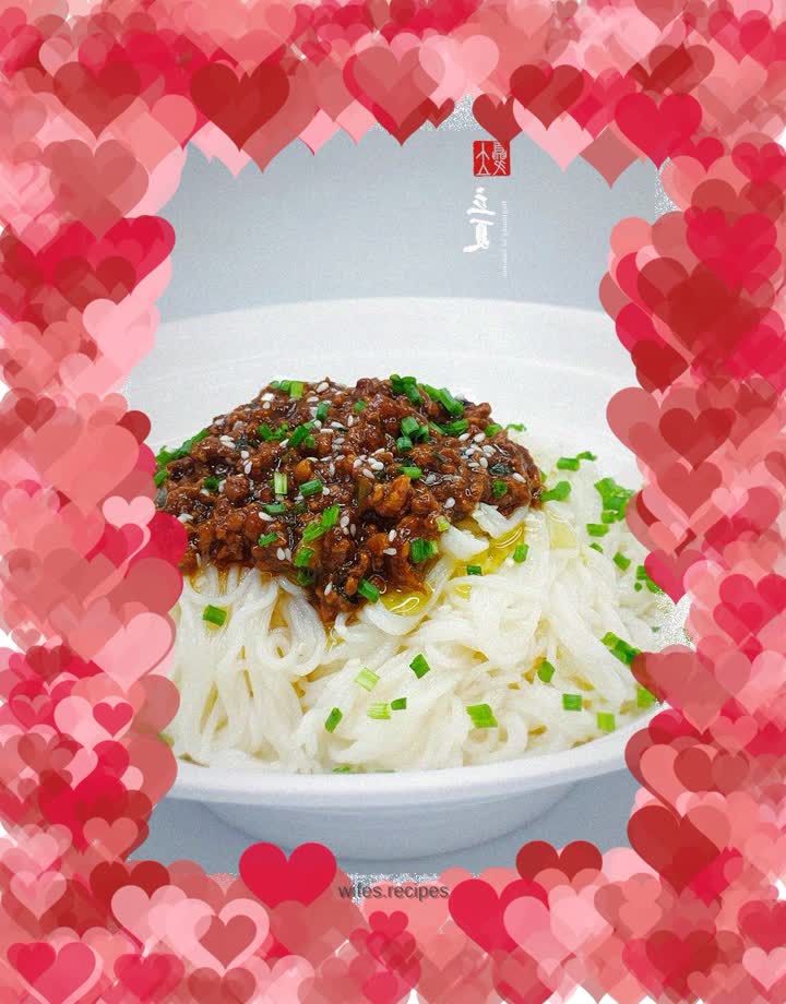 Braised noodles with meat sauce