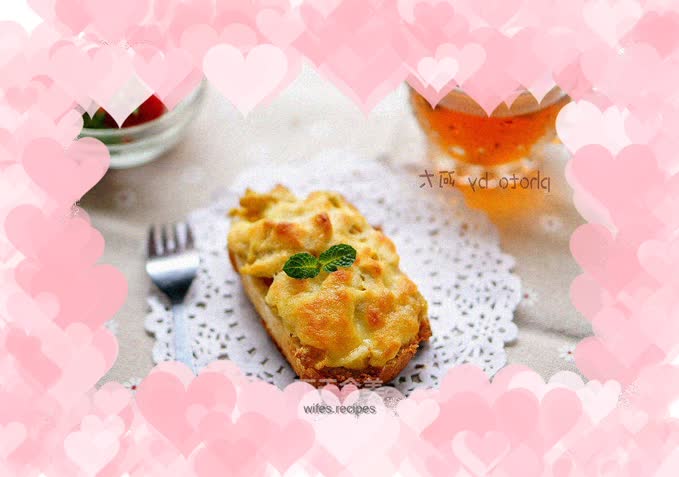 Hibiscus egg cheese bread