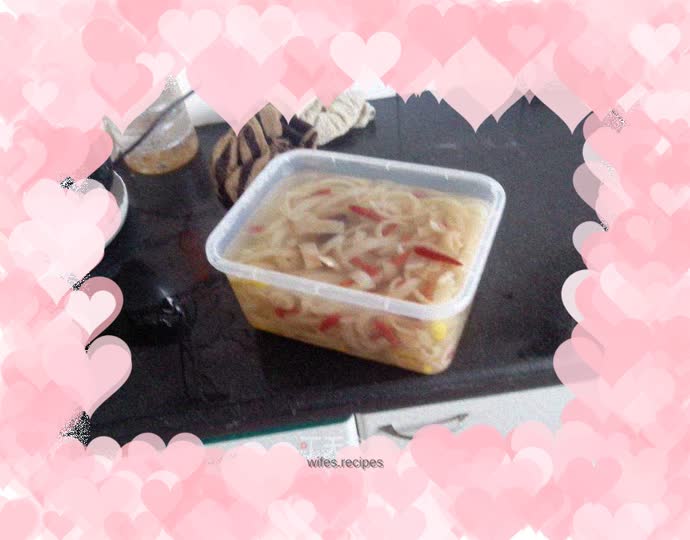 Pickled pepper pork rinds