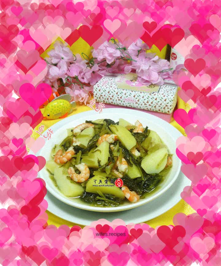 Stir-fried potatoes with shrimp, pickled vegetables and vegetables