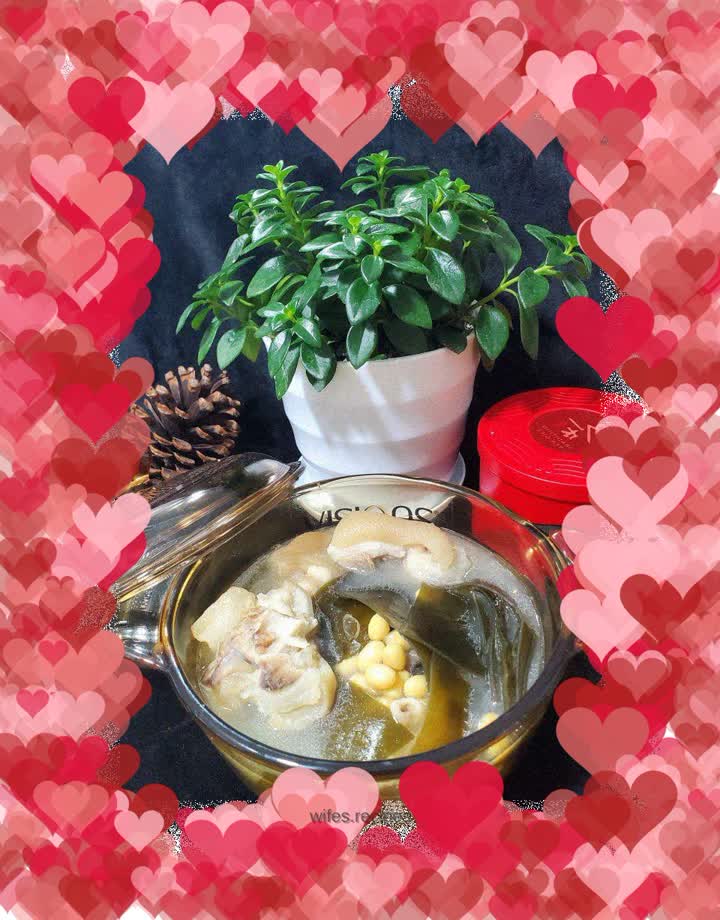 Braised pork trotters with kelp and soybeans