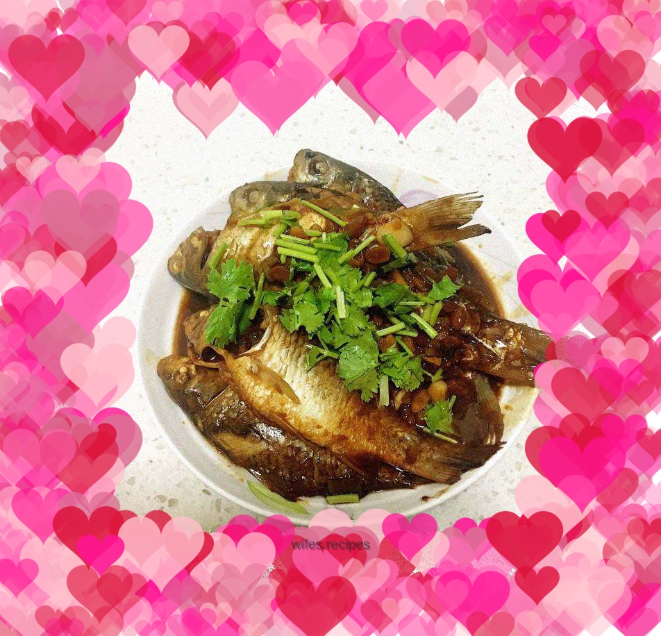 Braised crucian carp with soy sauce