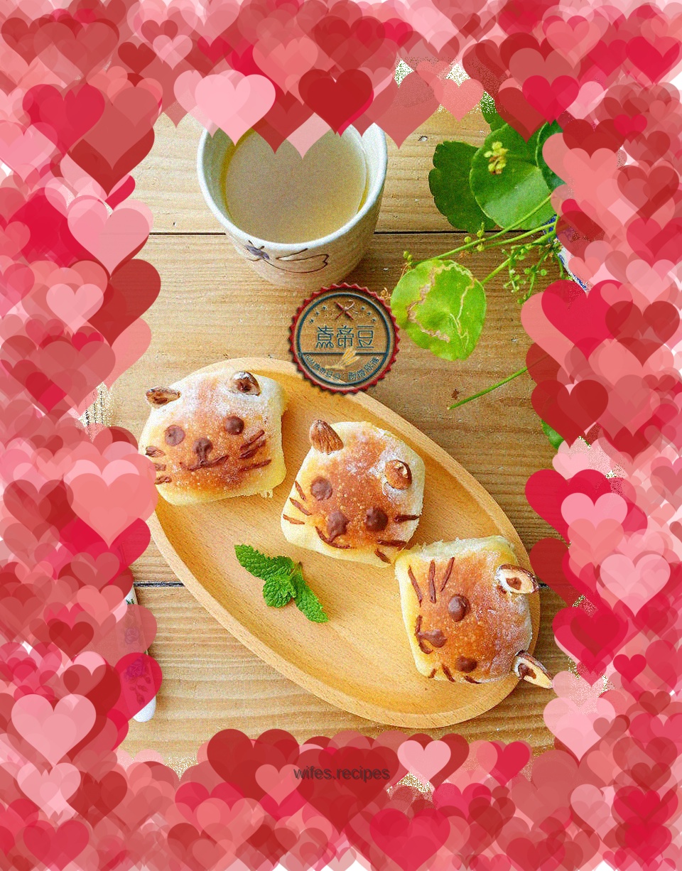 Squeeze the kitten bread