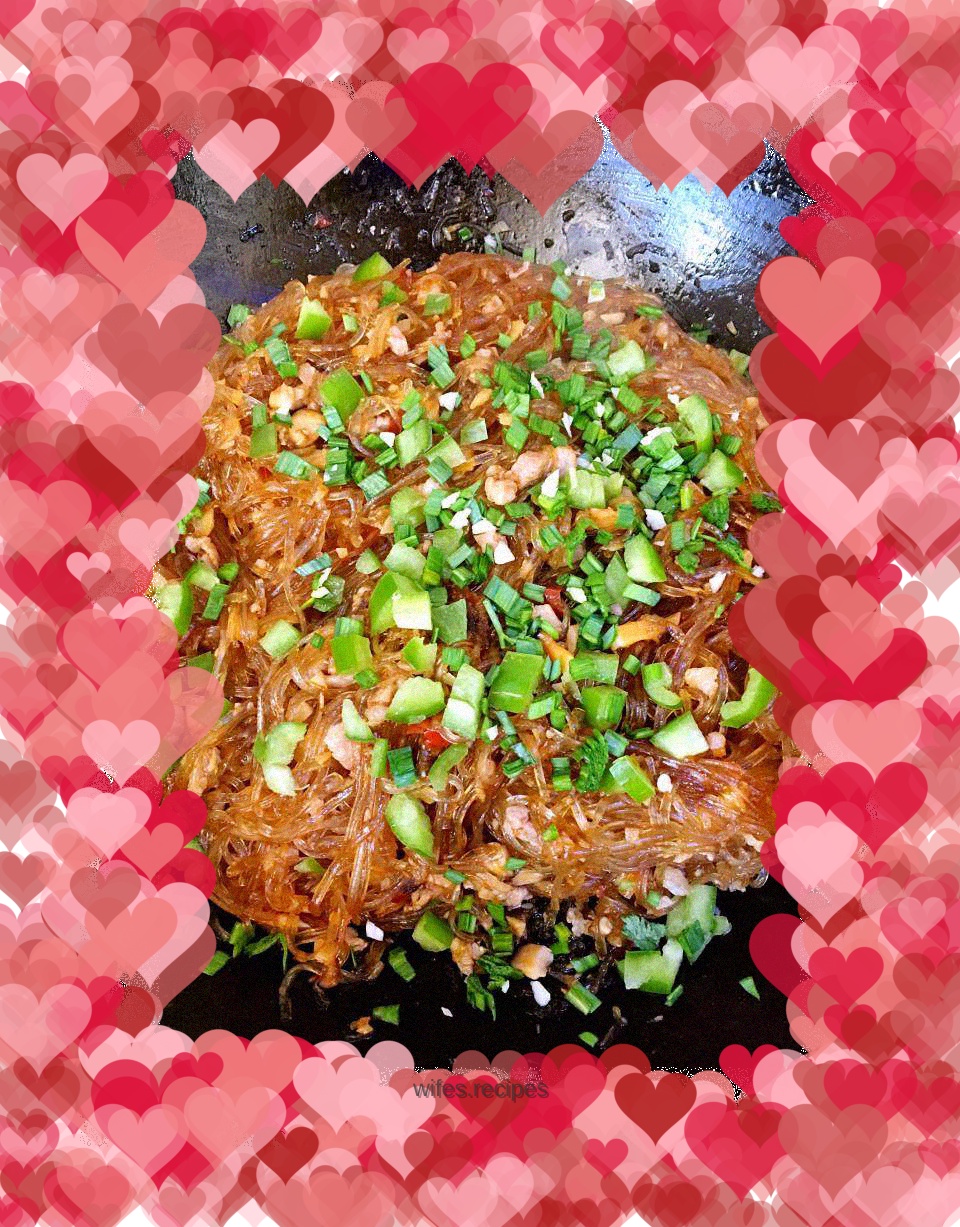 Ants climbing the tree🐜