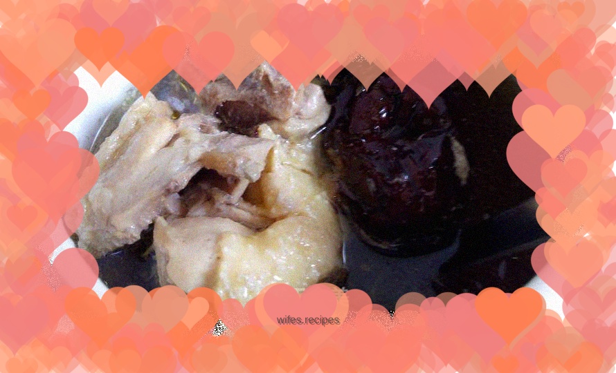 Longan, red dates, lotus seeds and wolfberry stewed chicken soup