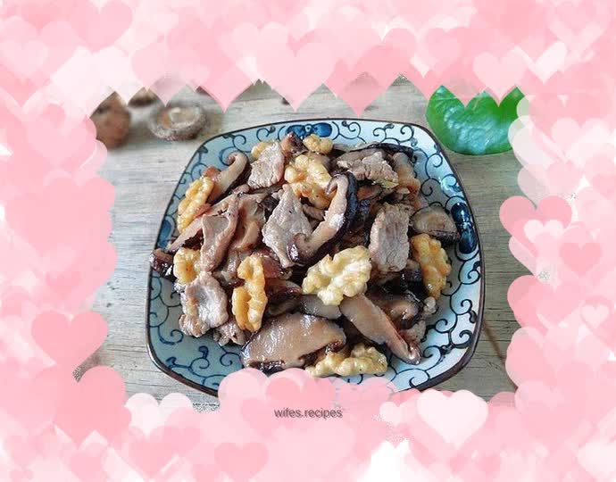 Mushroom and walnut meat slices