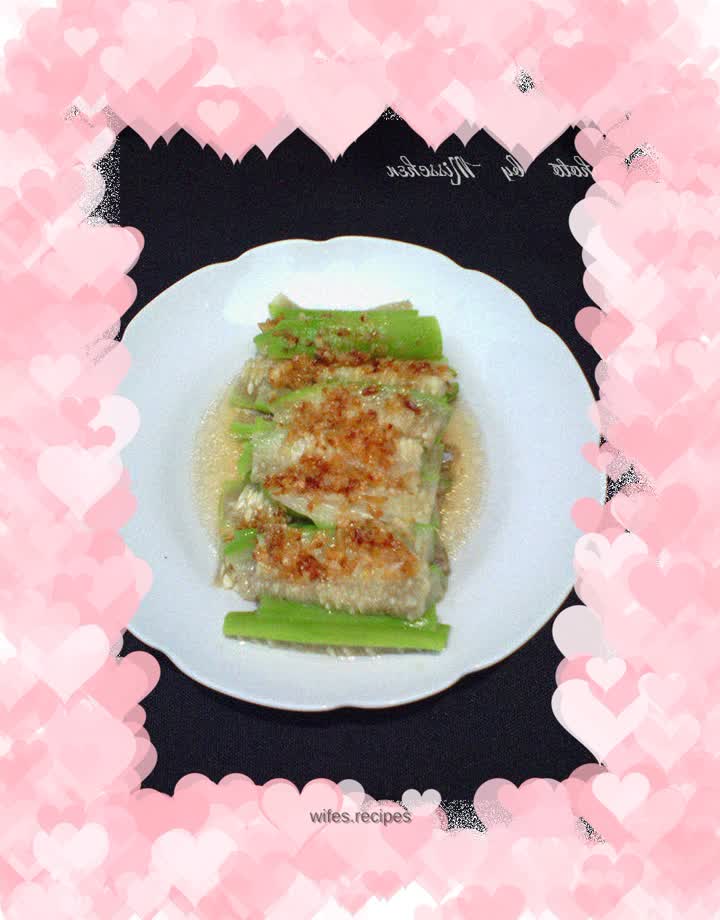 Steamed loofah with onion flavor