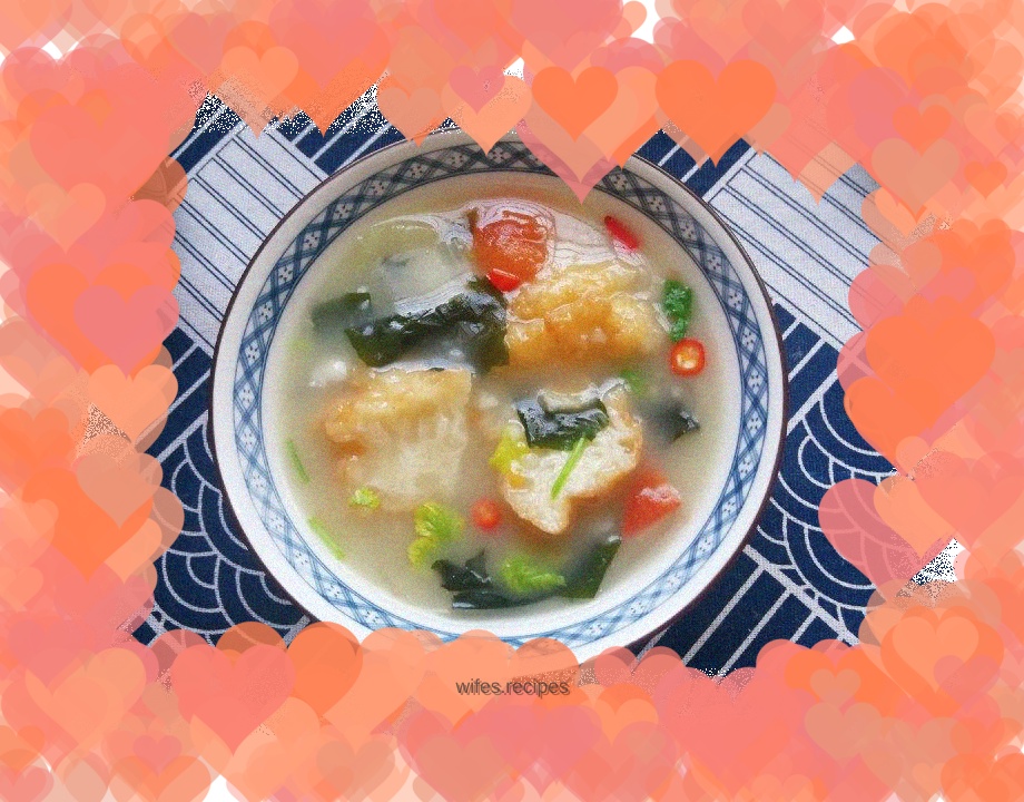 Soak steamed buns in salty soup