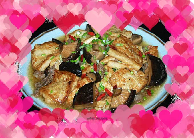 Braised Pork and Mushrooms with Tofu on both sides - fragrant and soft, a delicious meal