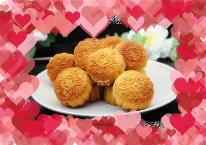 Cantonese style lemon and nut mooncakes