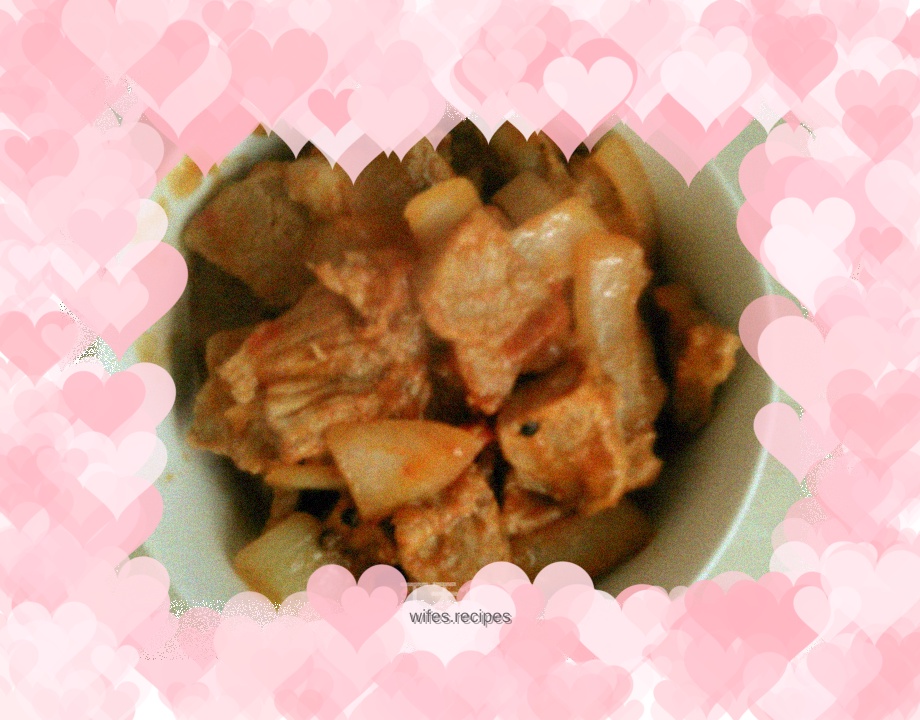 Beef with onions and tomatoes