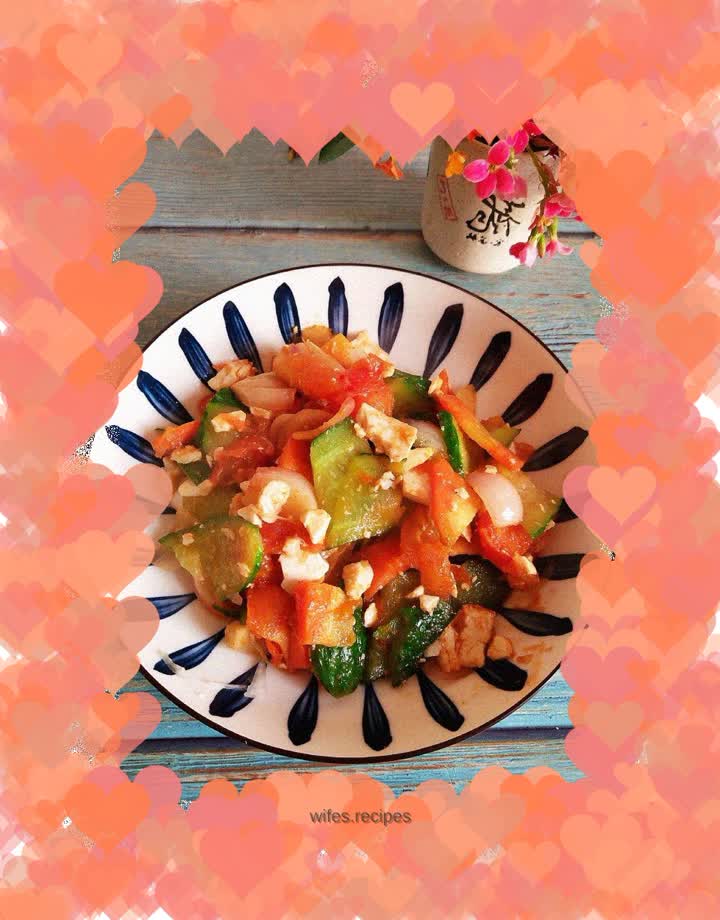 Stir-fried cucumbers, tomatoes and green onions with salted egg white