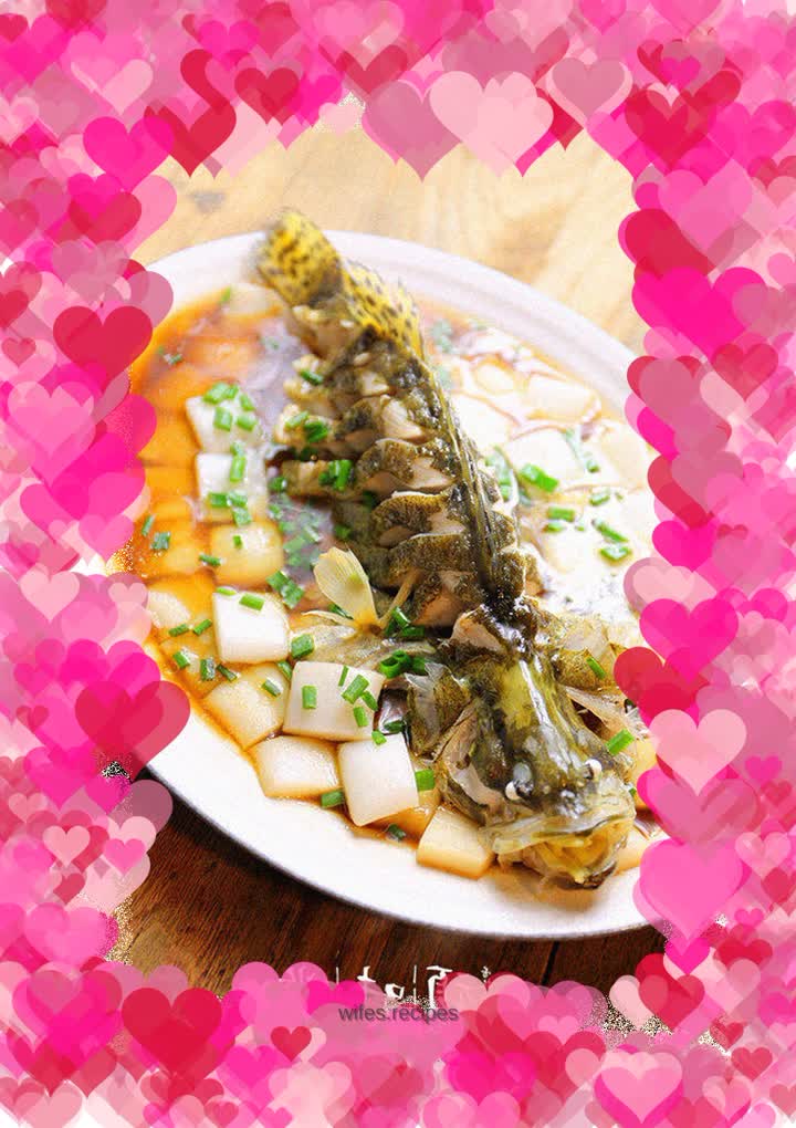 Steamed Mandarin Fish with New Year Cake means more than enough every year