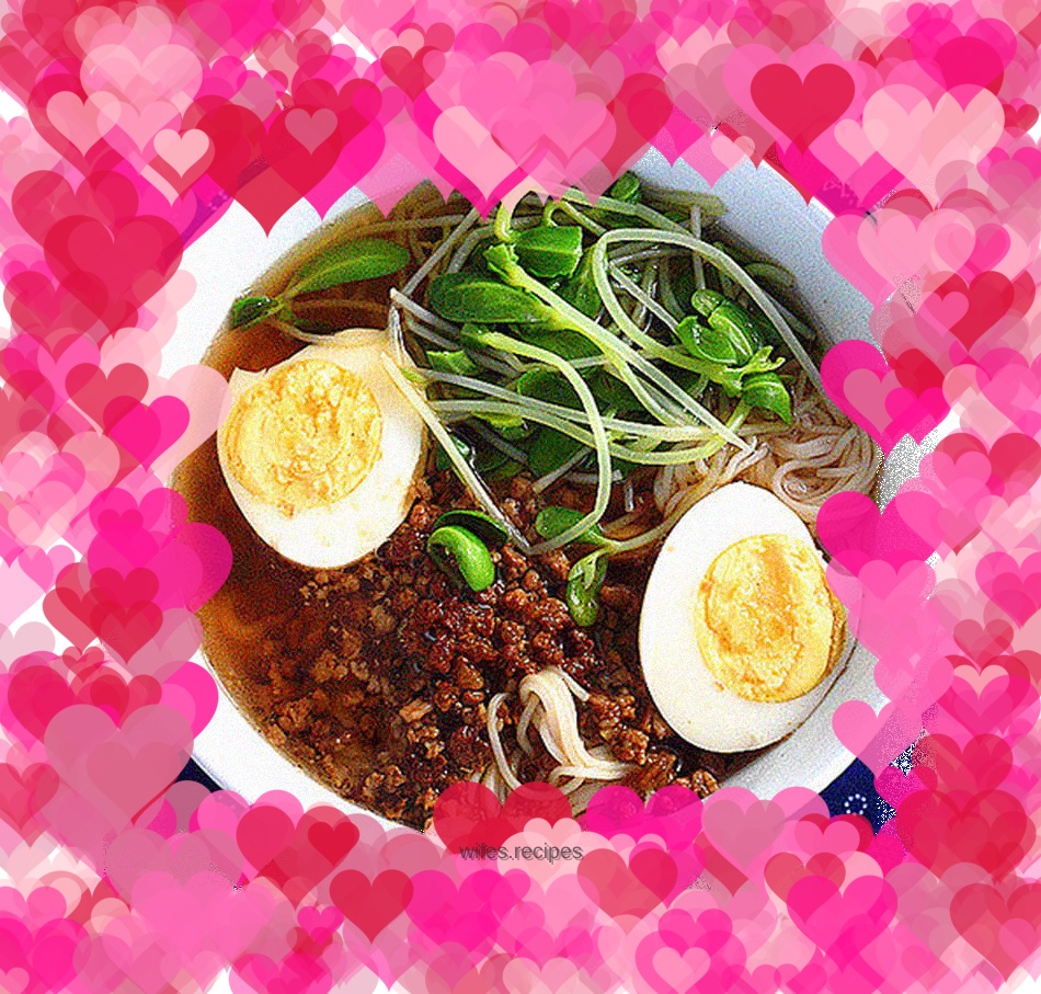 Bean sprouts and minced pork noodles in clear soup