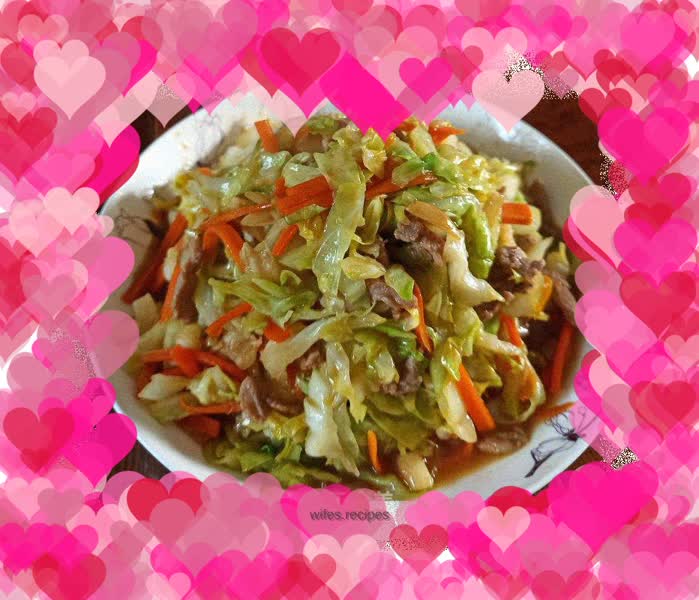 Stir-fried shredded pork with cabbage and carrots