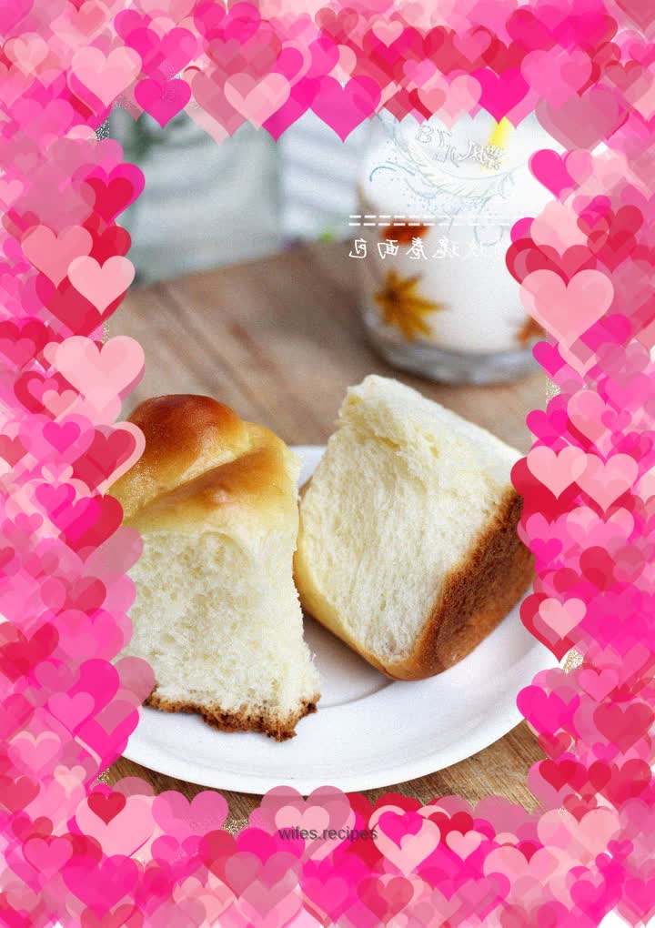 Heart-shaped rose roll bread