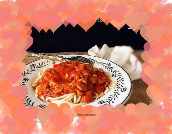 Noodles with tomato sauce and beef sauce