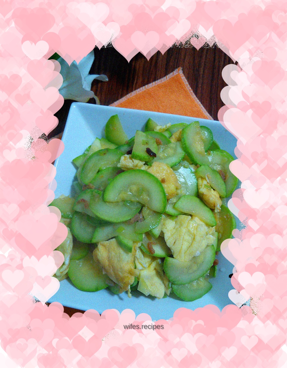 Stir-fried zucchini with eggs and shrimps