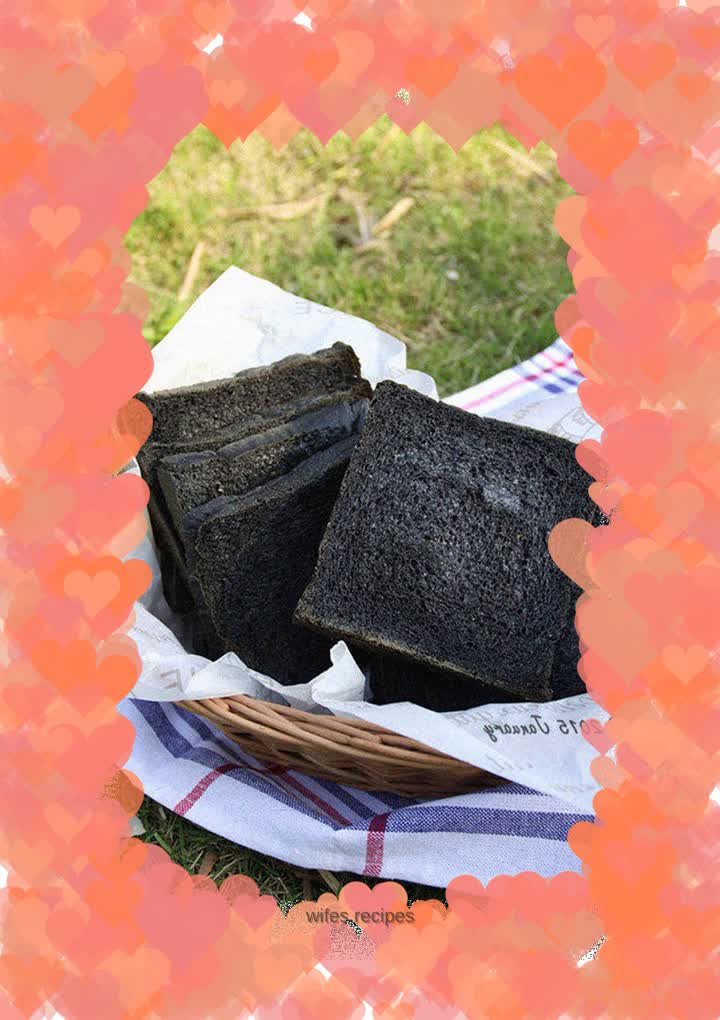 Bamboo charcoal toast