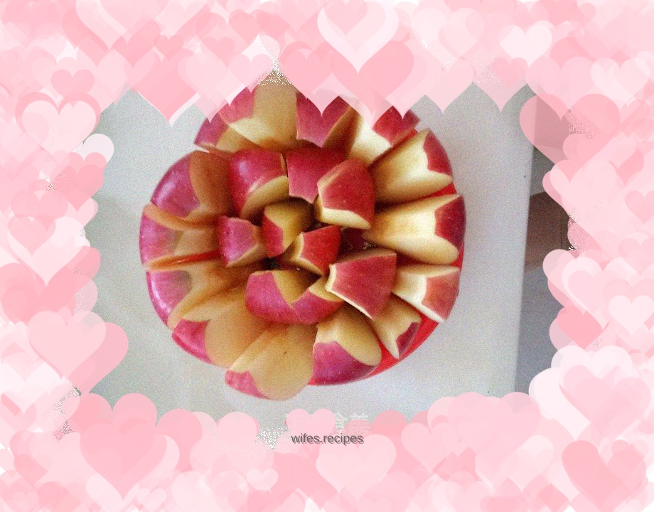 The pain of separation in the apple flower disk