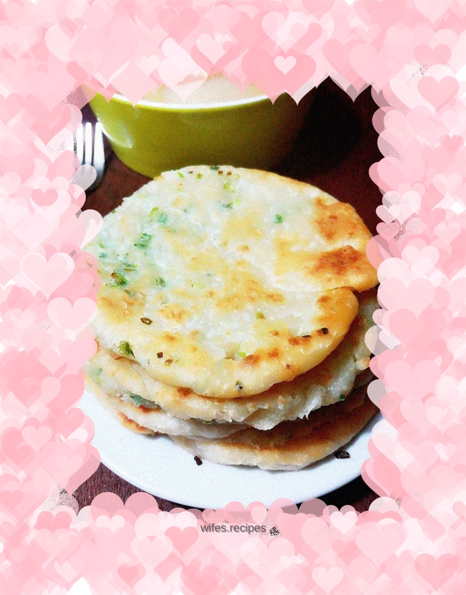 Hot noodles with scallion pancake