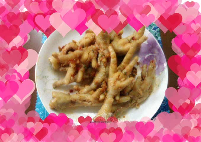 Family red oil chicken feet