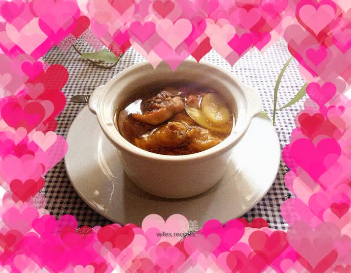 Black glutinous rice wine and chicken soup