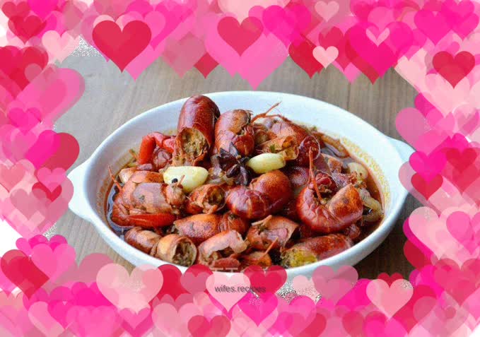 Thirteen-flavored braised crayfish
