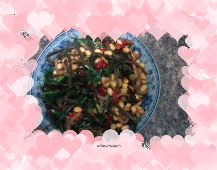 Soybean and seaweed roasted pork skin