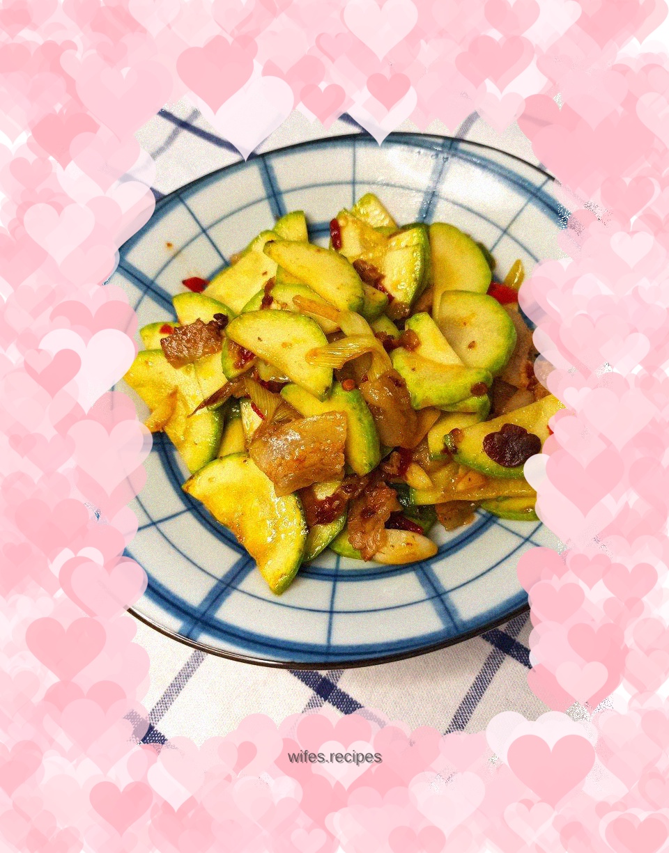 Twice-cooked pork slices and stir-fried zucchini
