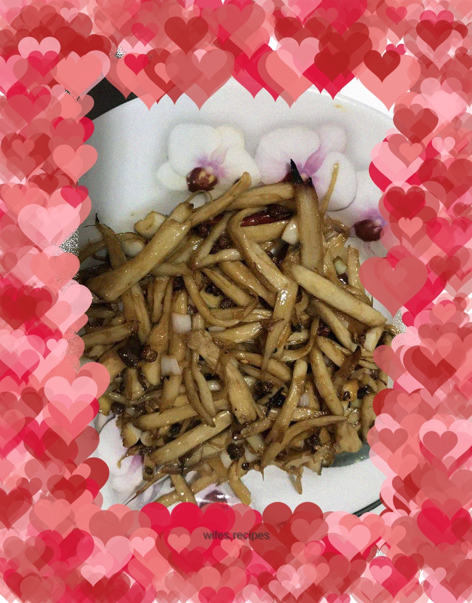 Stir-fried shredded king oyster mushrooms