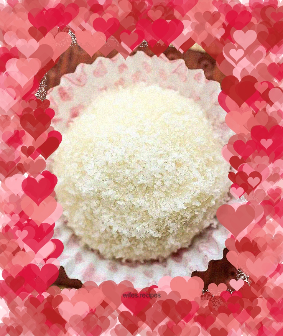 Glutinous rice cakes with bean paste and coconut paste