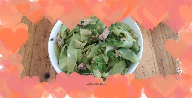 Stir-fried meat with lettuce