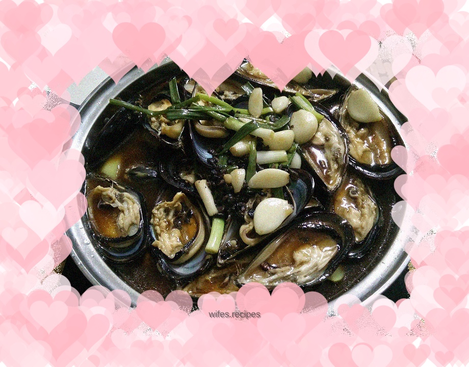 Baby octopus in black bean sauce pot